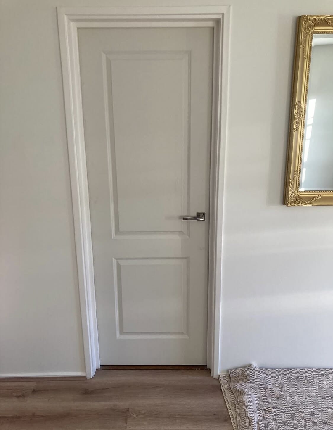 1981x686x44mm (27") White Smooth 2 Panel Internal Doors